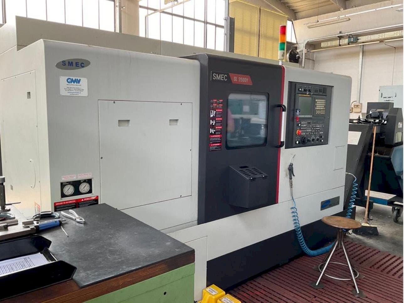Koneen  SMEC SL-2500Y etunäkymä
