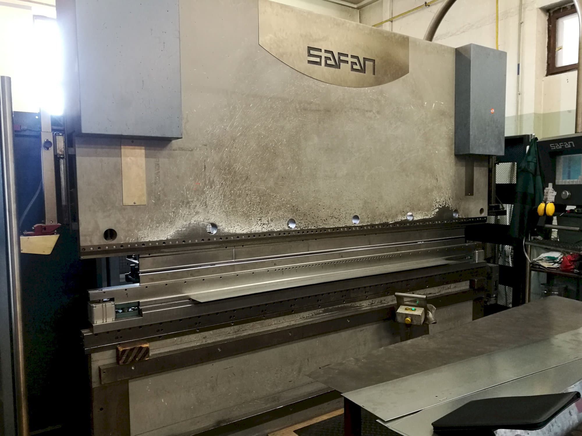 Koneen  Safan vasen näkymä CNCL-K 120-3100 TS1