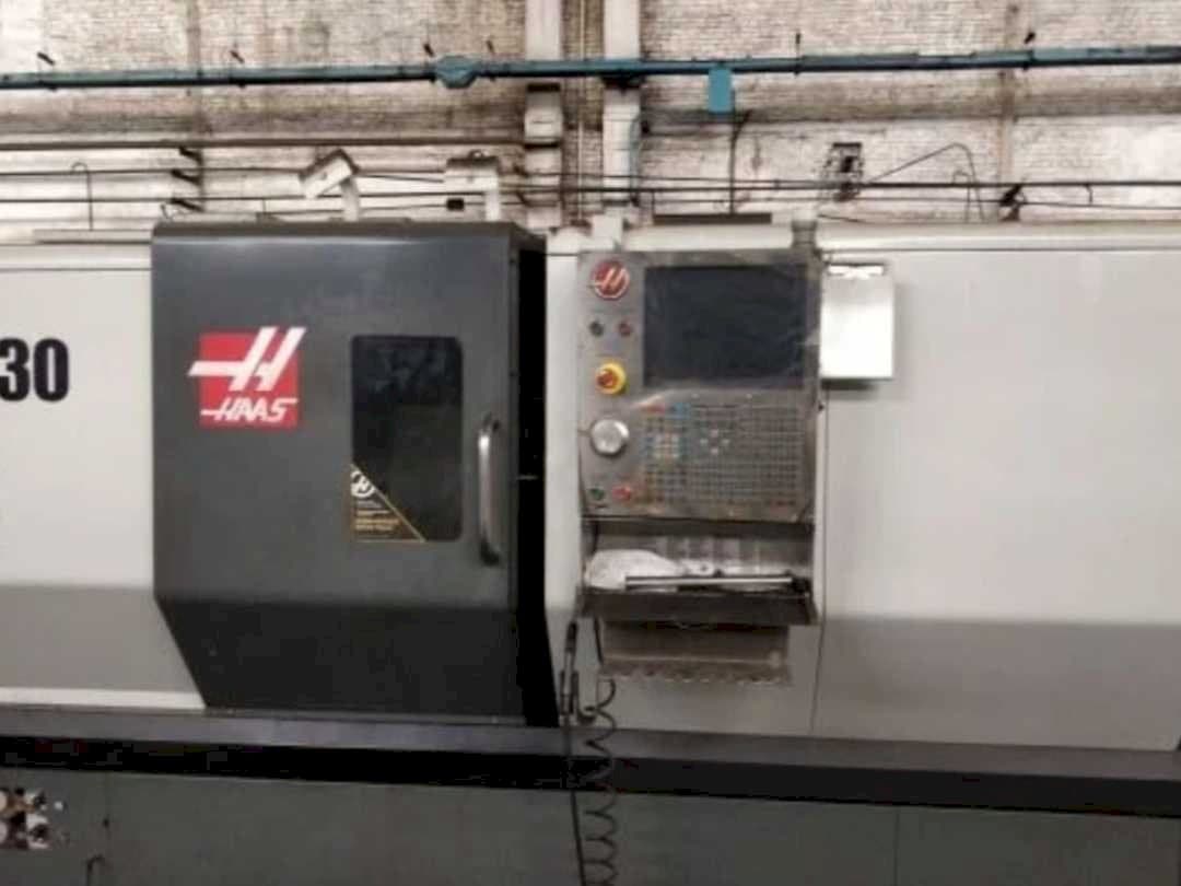 Koneen  HAAS ST-30 etunäkymä
