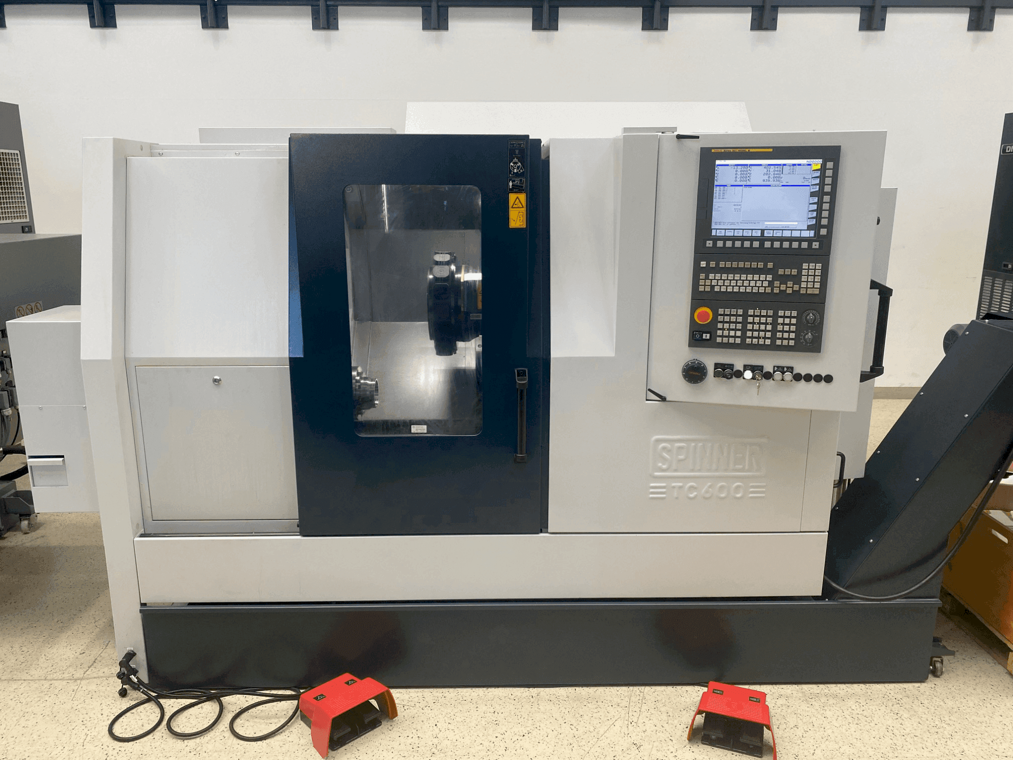 Koneen  SPINNER TC600-65-MCY etunäkymä