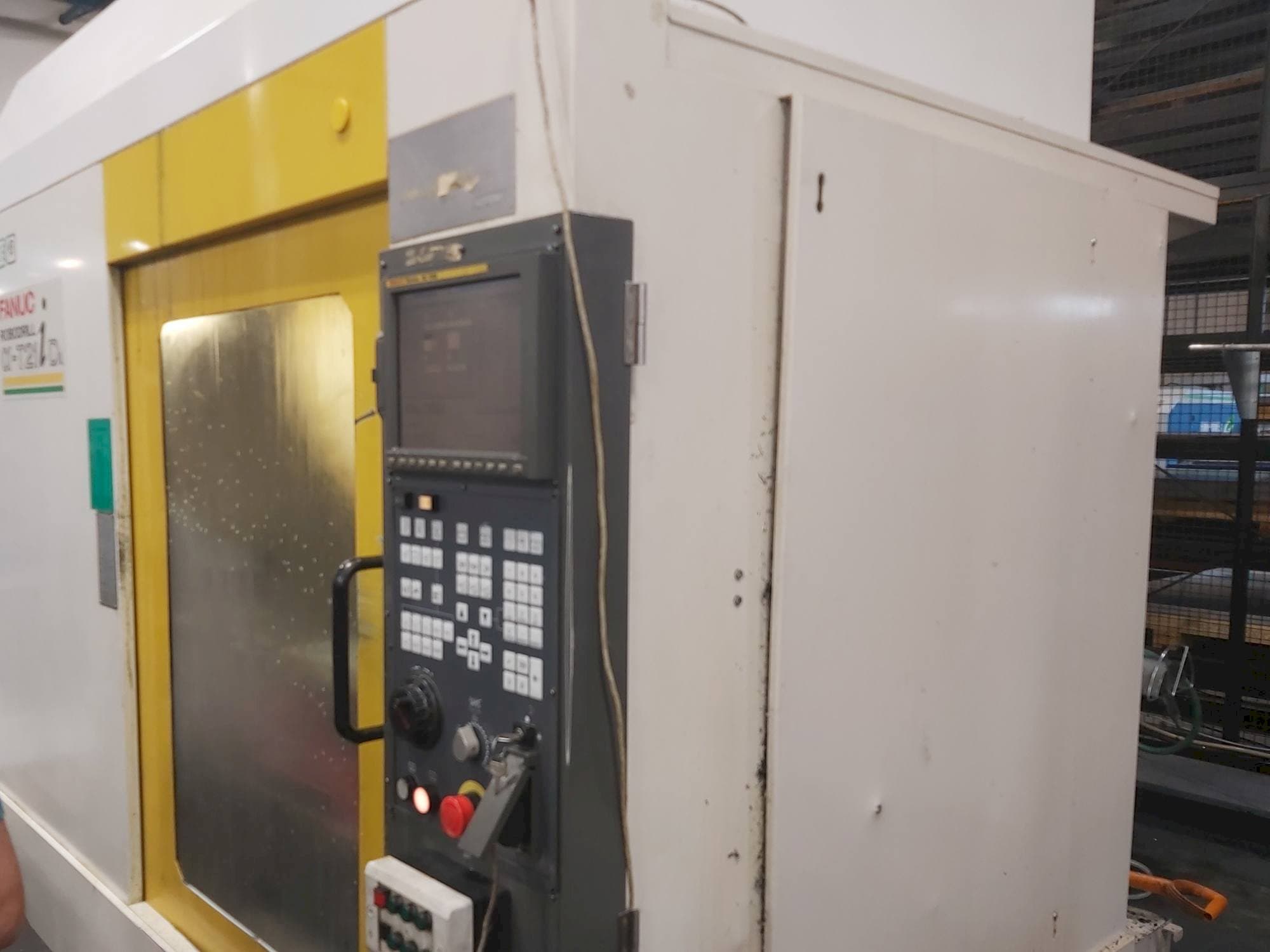 Koneen  FANUC Robodrill Alpha T21D etunäkymä