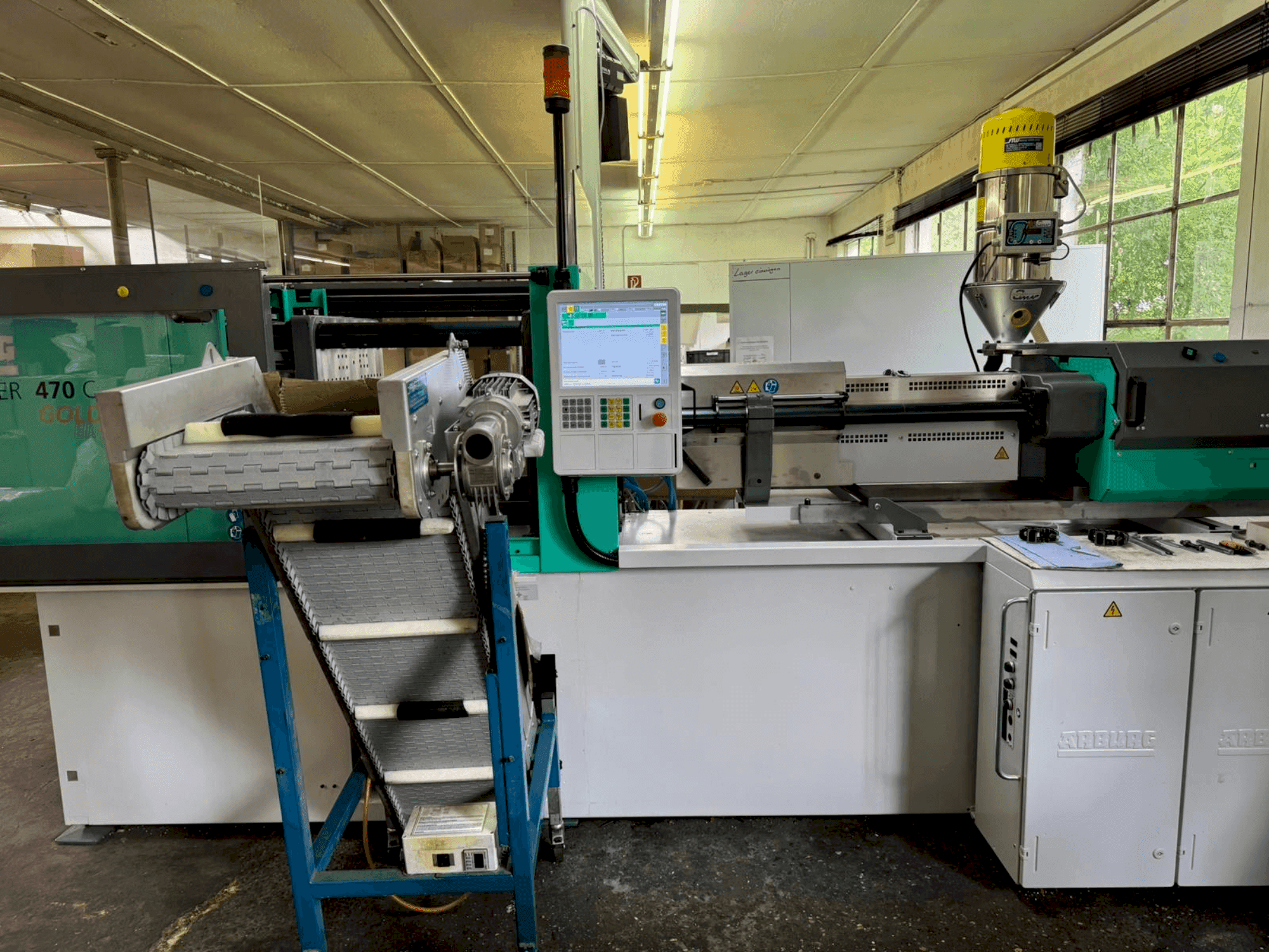 Koneen  Arburg 470 C 1500-800 etunäkymä