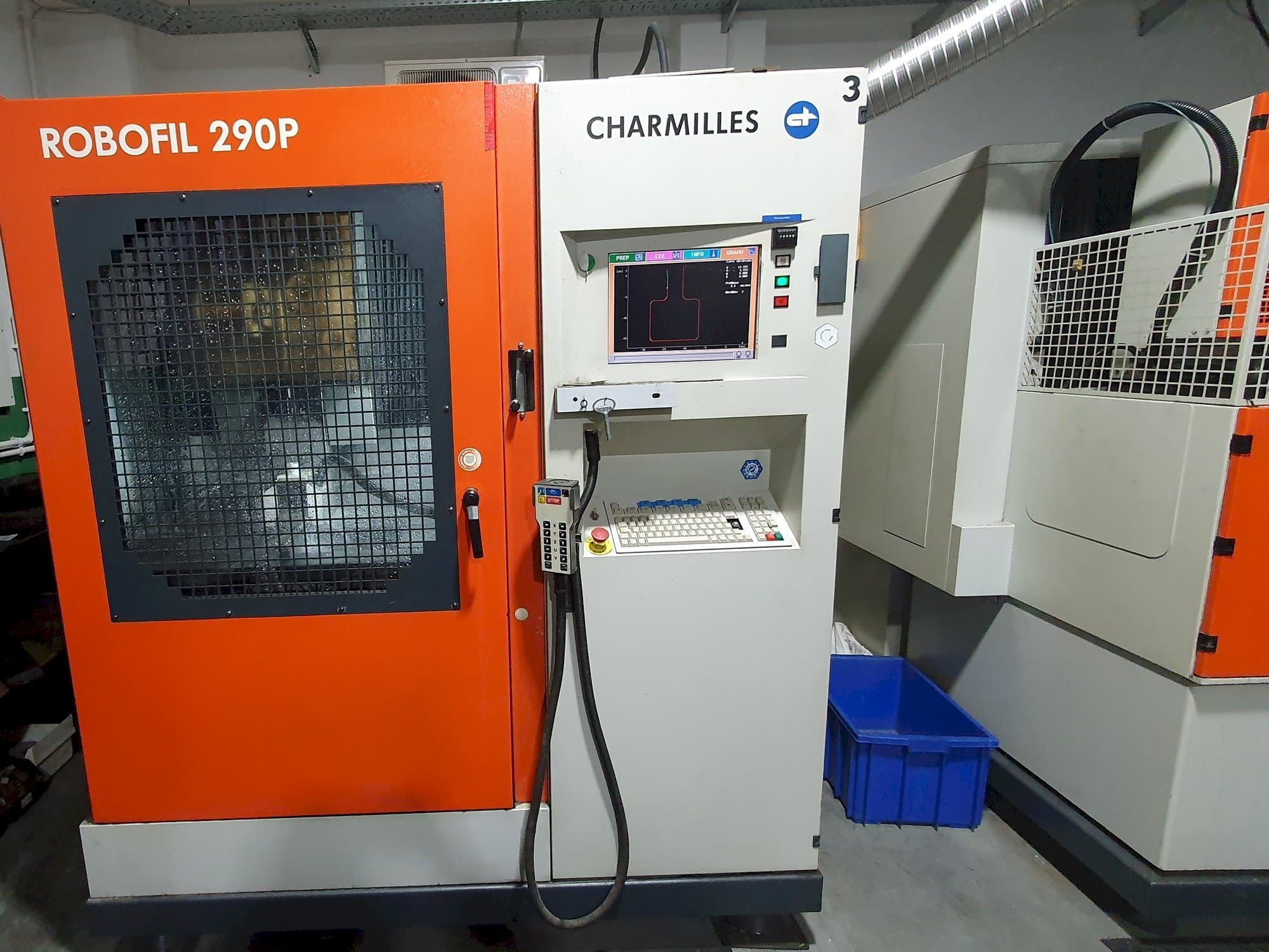 Koneen  CHARMILLES Robofil 290P etunäkymä