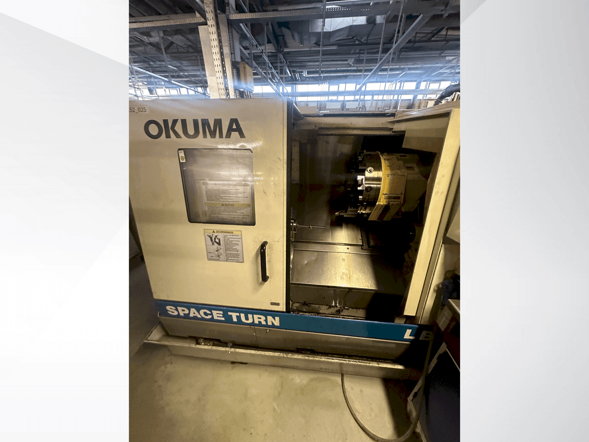 Koneen  Okuma LB 300 etunäkymä