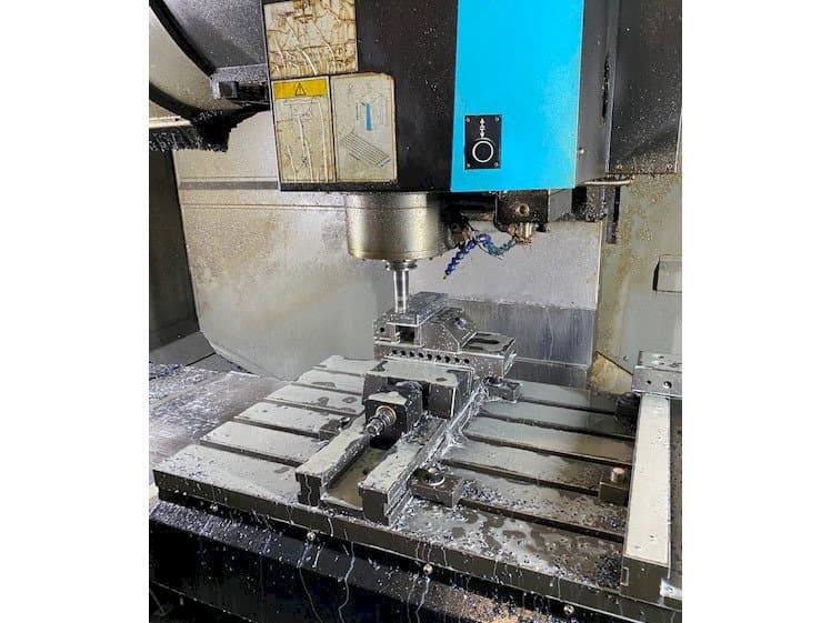 Koneen  Hurco VMX42i etunäkymä