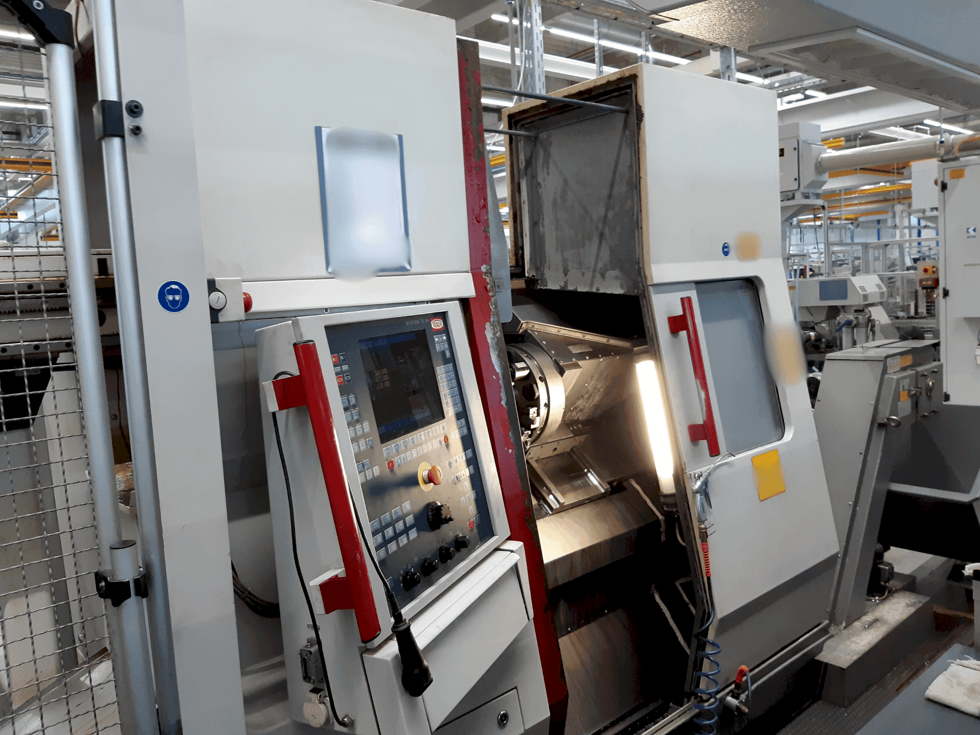 Koneen  TRAUB TNA 300 etunäkymä