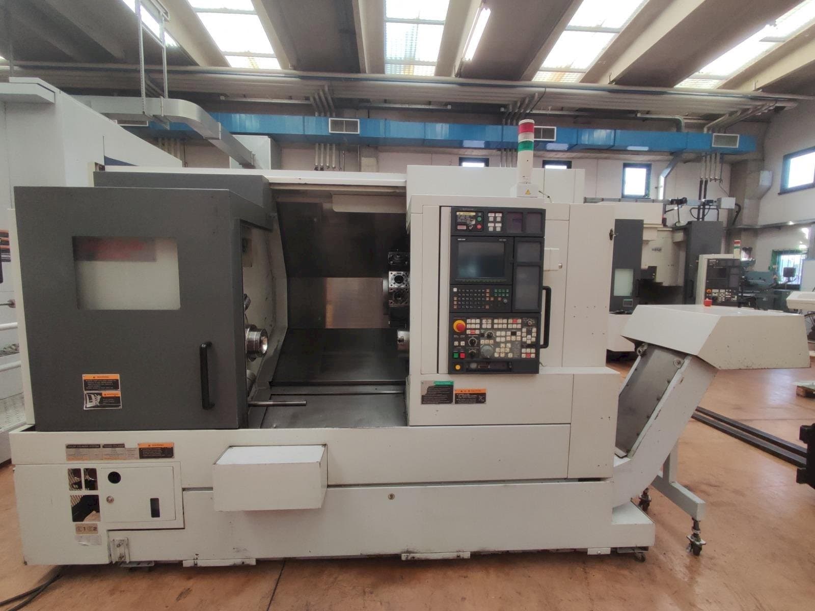 Koneen  MORI SEIKI NL2500/700 SMC etunäkymä