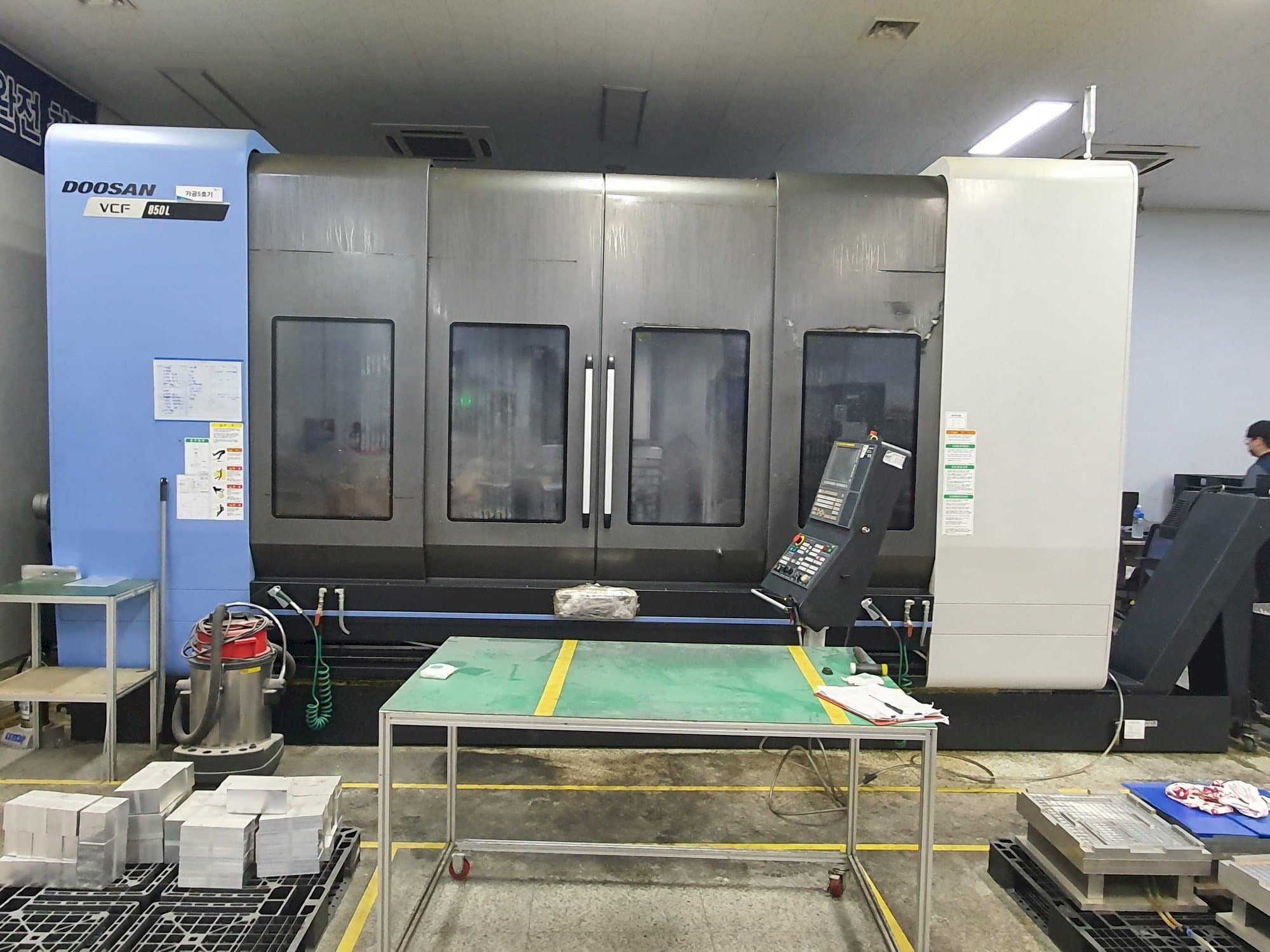 Koneen  Doosan VCF850L etunäkymä