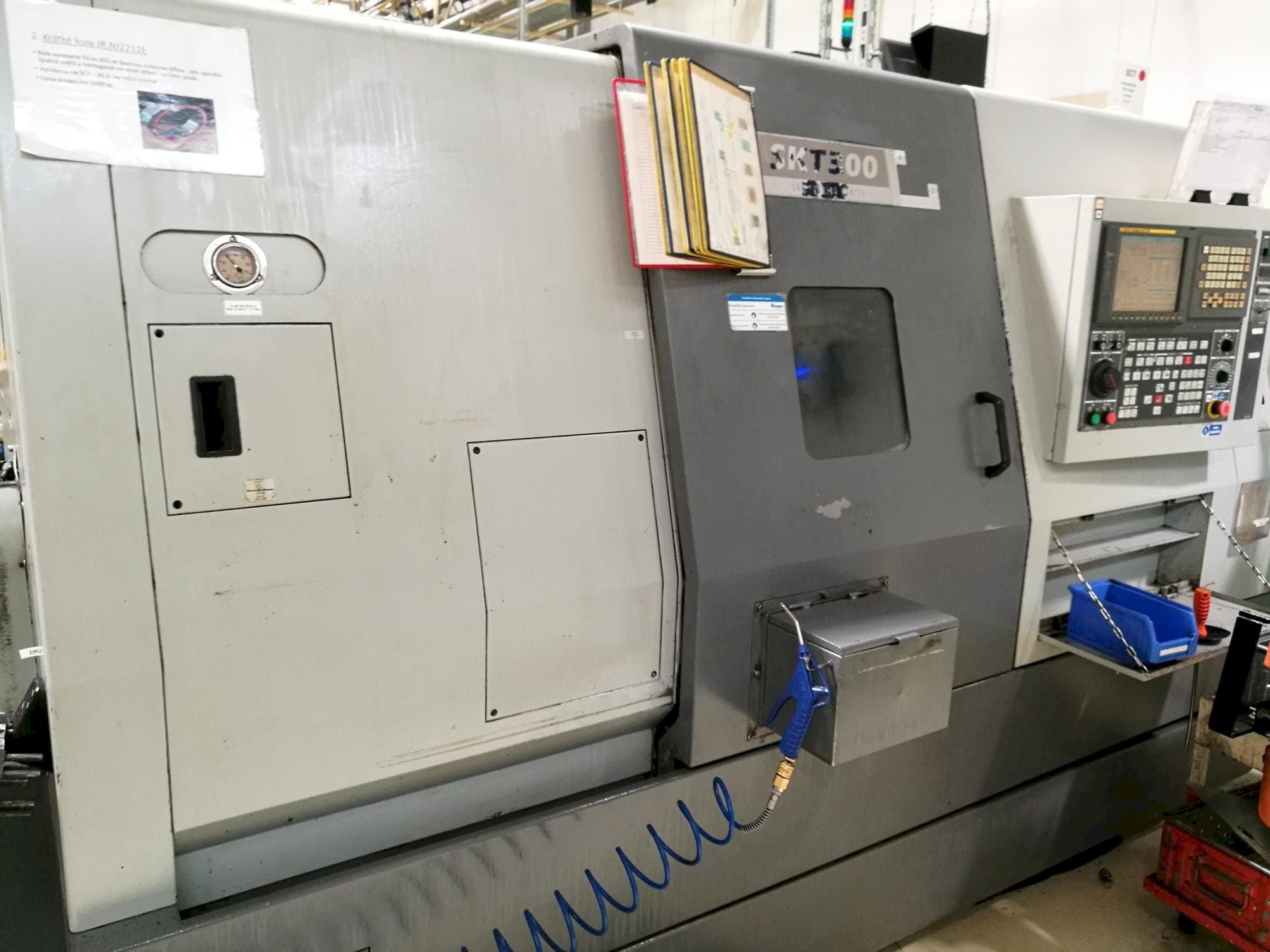 Koneen  Hyundai Kia SKT 300 etunäkymä