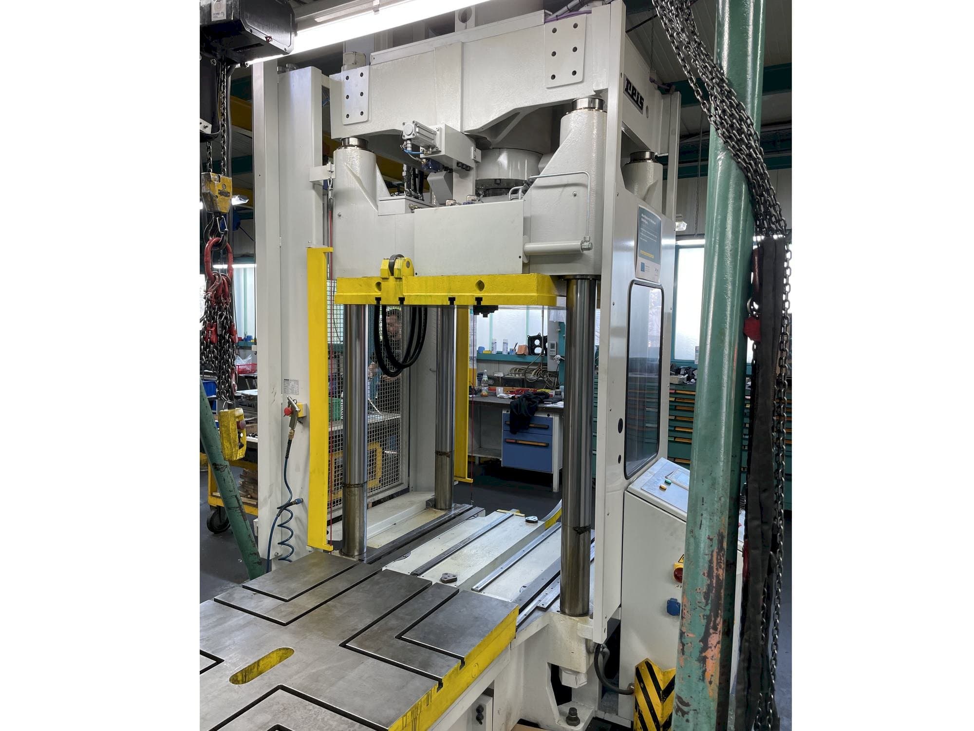 Koneen  Reis TUS 100 etunäkymä