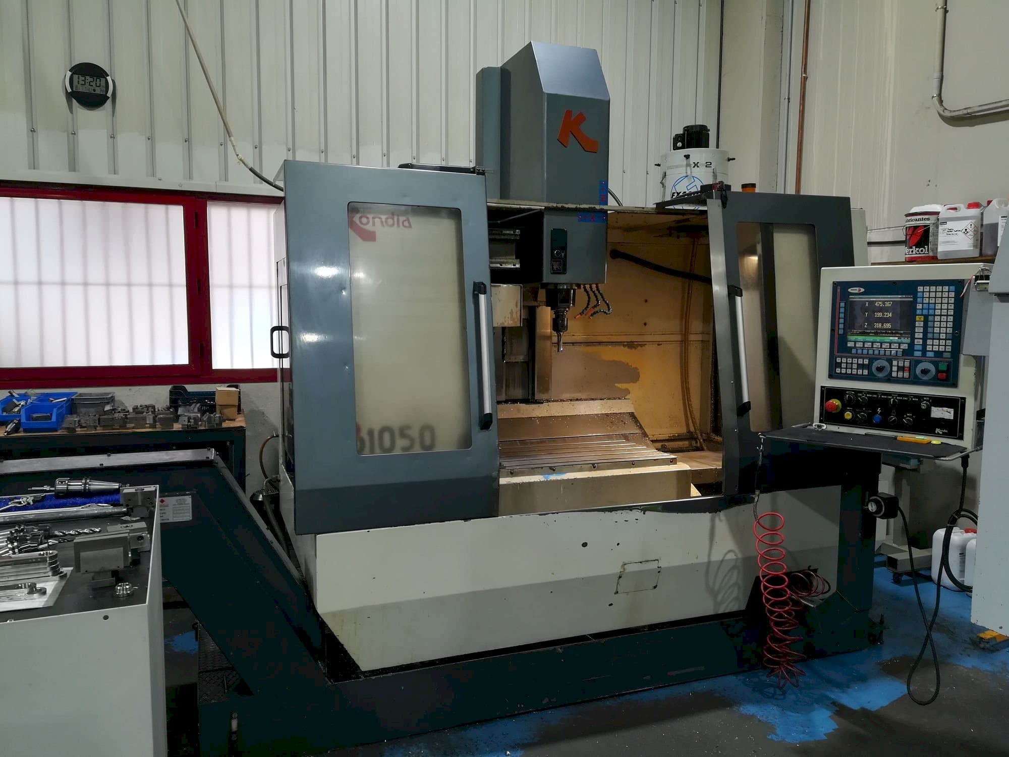 Koneen  KONDIA B1050 etunäkymä