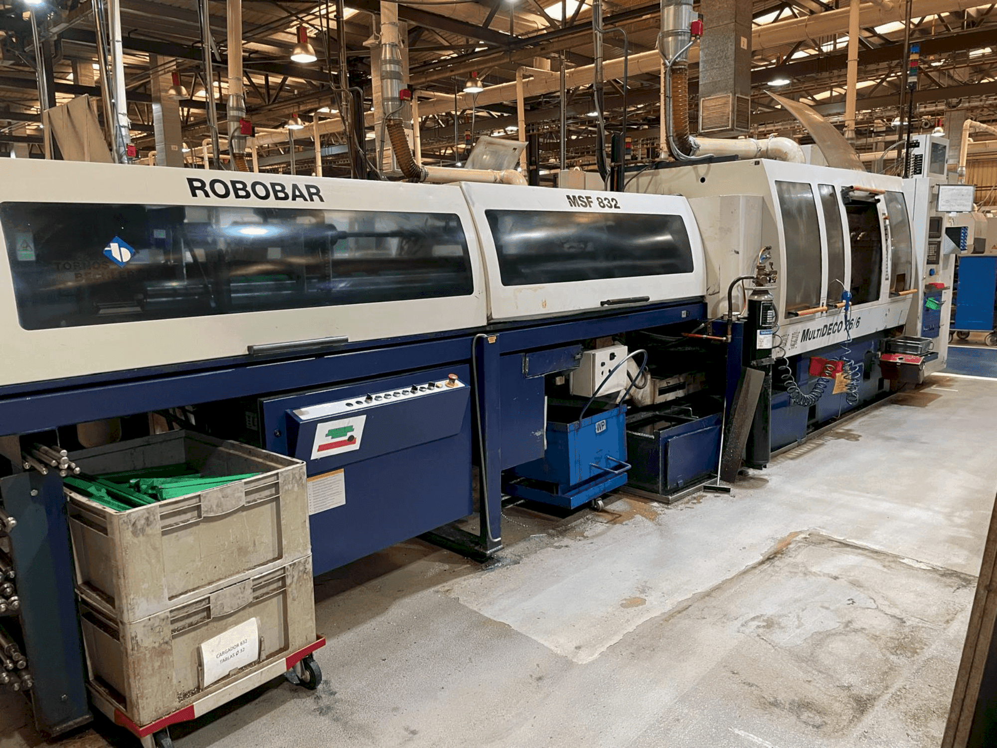 Koneen  Tornos-Bechler MultiDeco 26-6 etunäkymä