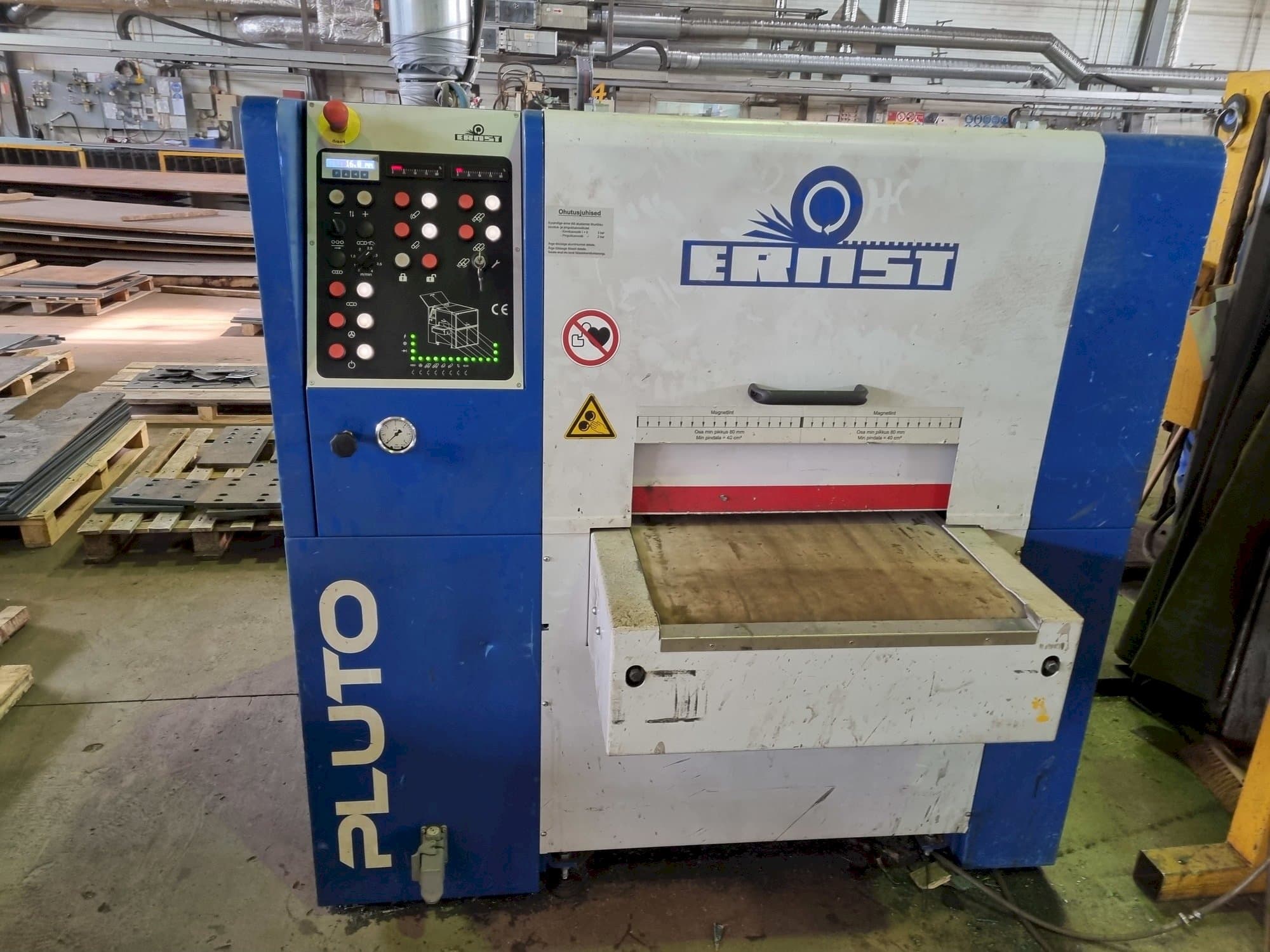 Koneen  ERNST PLUTO ELL 600 etunäkymä