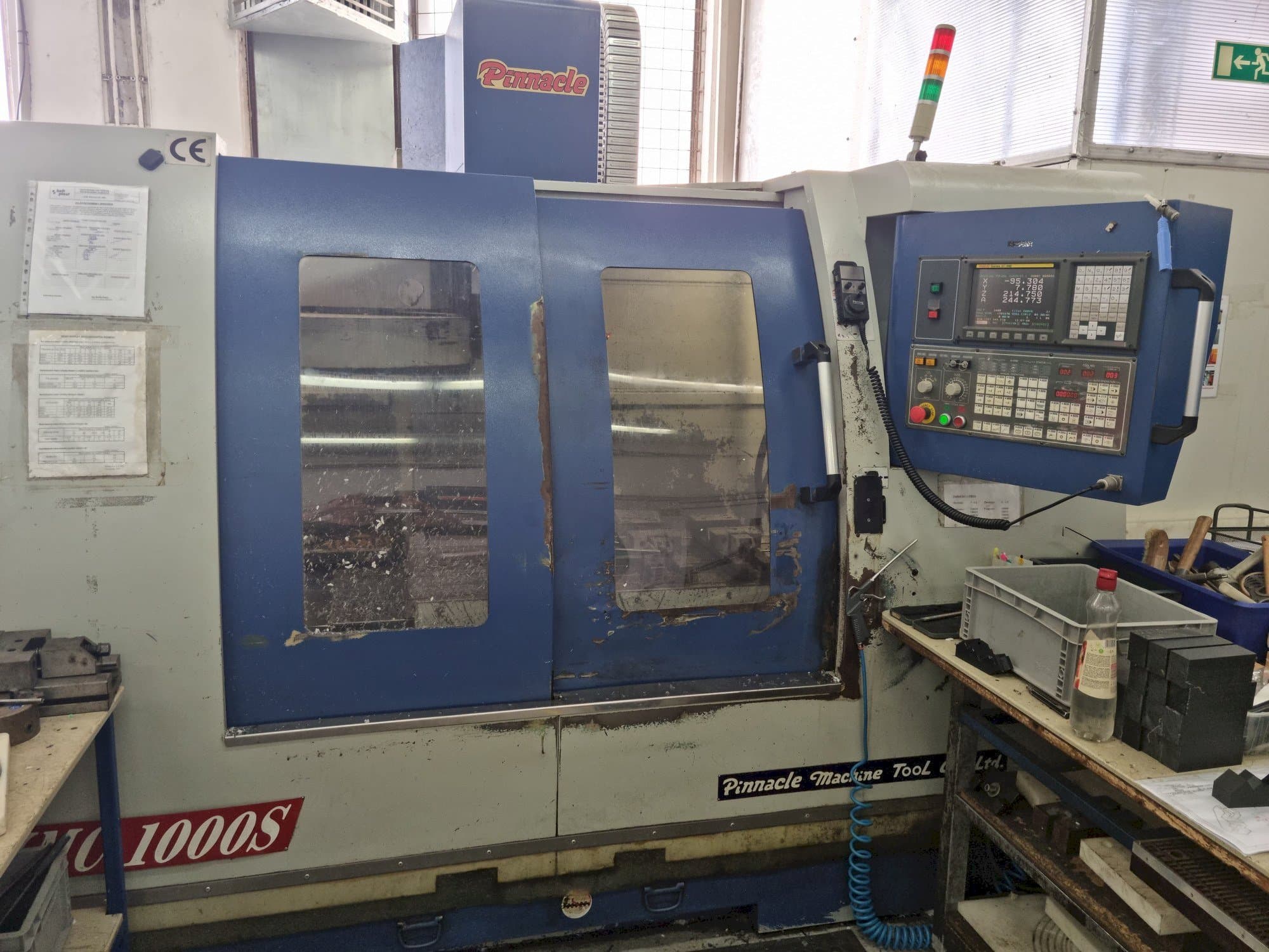 Koneen  Pinnacle VMC1000S etunäkymä