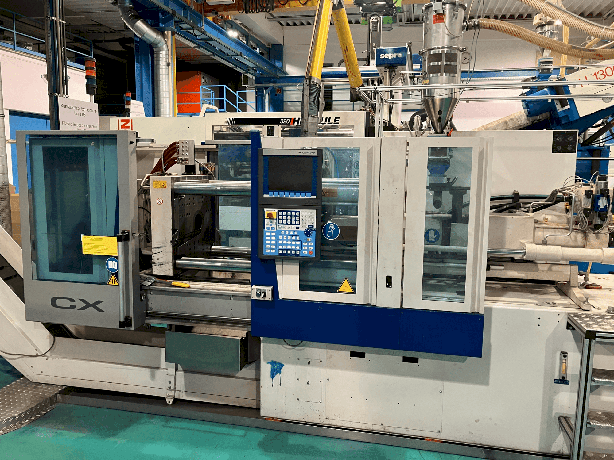 Koneen  Krauss Maffei 65-180 CX etunäkymä
