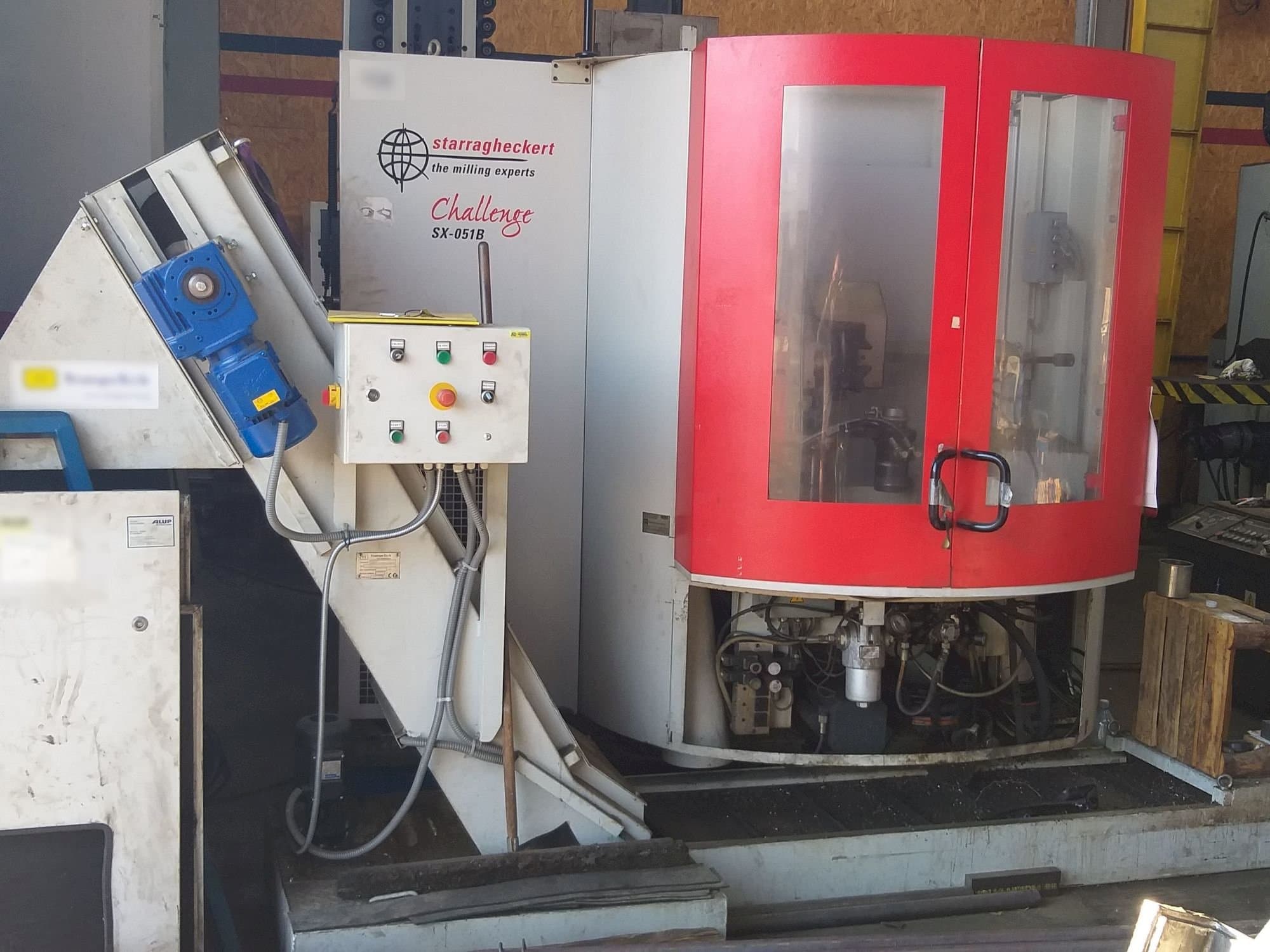 Koneen  Starrag SX-051B etunäkymä