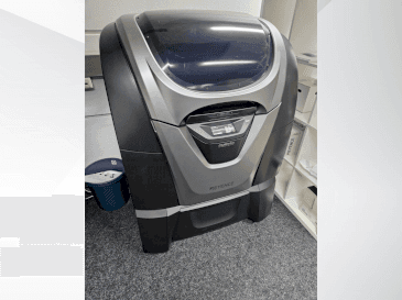 Koneen  KEYENCE Agilista 3200 W etunäkymä