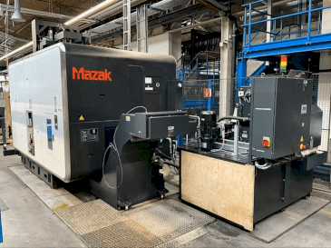 Koneen  Mazak VARIAXIS i-700 etunäkymä