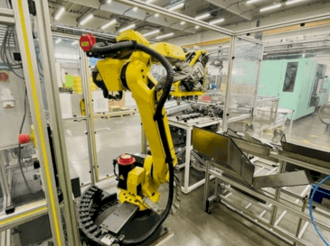 Koneen  FANUC M-20ia 35M etunäkymä