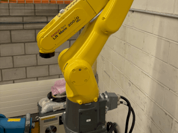 Koneen  FANUC LR Mate 200 iD 14L etunäkymä