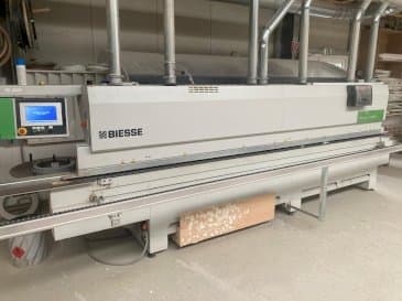 Koneen  BIESSE AKRON 1440 etunäkymä