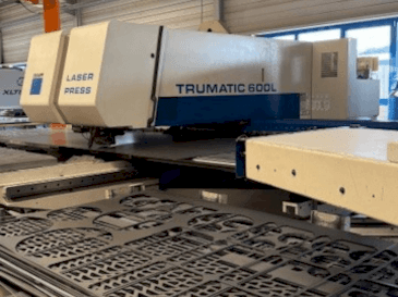 Koneen  TRUMPF Trumatic 600L etunäkymä