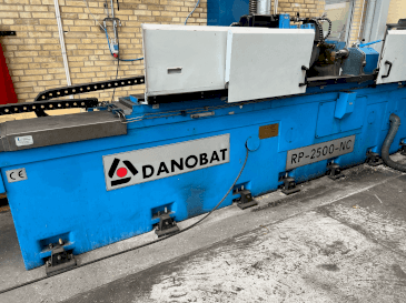 Koneen  DANOBAT RP-2500-NC etunäkymä