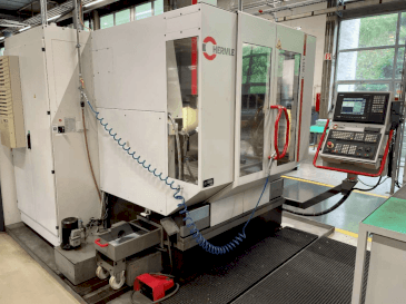 Koneen  HERMLE C800V etunäkymä