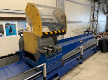 Koneen  SCHÜCO PDG e-Cut 600 etunäkymä