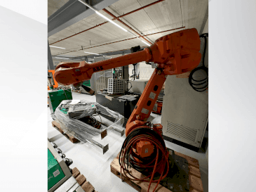Koneen  ABB IRB 4600 etunäkymä