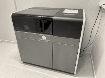 Koneen  3DSYSTEMS Projet 2500 Plus etunäkymä