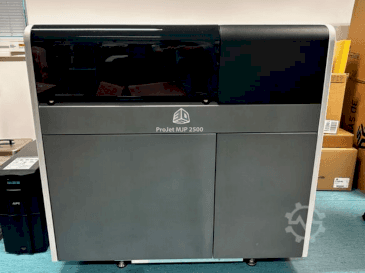 Koneen  3DSYSTEMS projet 2500 plus etunäkymä
