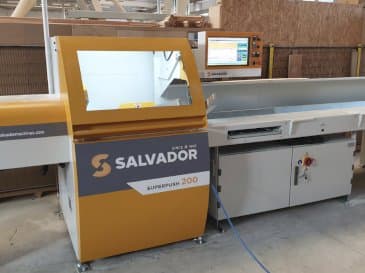 Koneen  SALVADOR Superpush 200 etunäkymä