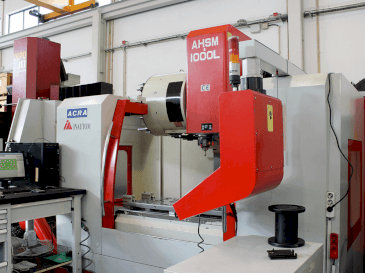 Koneen  ACRA AHSM 1000 L etunäkymä