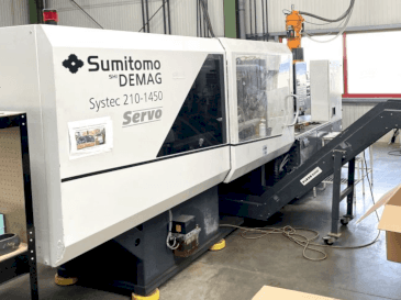Koneen  DEMAG System 210-1450 etunäkymä