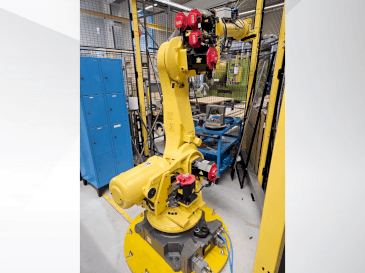 Koneen  FANUC R2000iB/165F etunäkymä