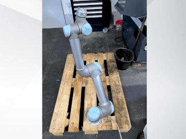 Koneen  Universal Robots UR5 CB3.1 etunäkymä