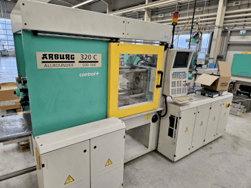 Koneen  Arburg 320 C 500-100 + Multilift H with B-Axis etunäkymä