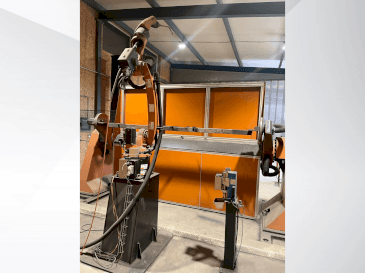 Koneen  KUKA KR8 R2100-2 arc HW etunäkymä