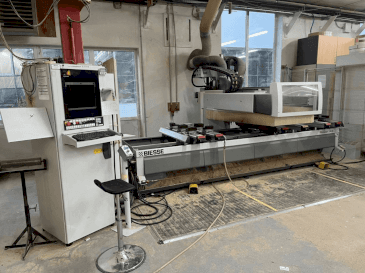 Koneen  BIESSE ROVER A etunäkymä