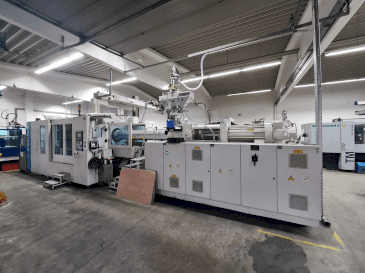 Koneen  Krauss Maffei 800-6100 MX etunäkymä