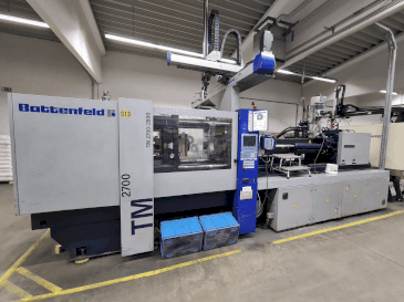 Koneen  Battenfeld TM 2700/2800 etunäkymä