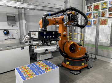 Koneen  KUKA KR140-3 COMP etunäkymä