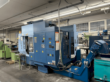 Koneen  Matsuura MAM72-25V etunäkymä