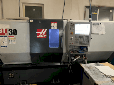 Koneen  HAAS ST-30 etunäkymä