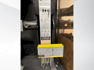 Koneen  AMADA HFE 130-3 etunäkymä