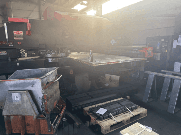 Koneen  AMADA PEGA 306072 2000MM etunäkymä
