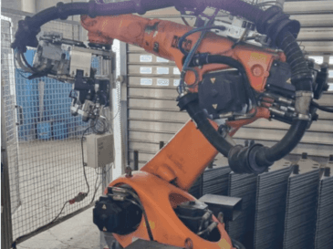 Koneen  KUKA KR 60-3 etunäkymä