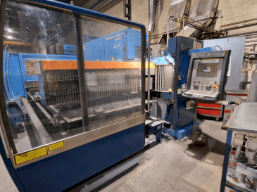 Koneen  Prima Industrie PLATINO 1530 etunäkymä
