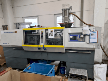 Koneen  Battenfeld BA 600/200 CDC etunäkymä